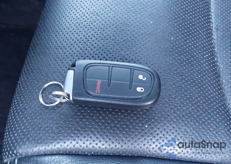 2017 Ram 1500 Laramie 4X4 6'4 Box z USA, uszkodzony, nr VIN 1C6RR7VT7HS627861